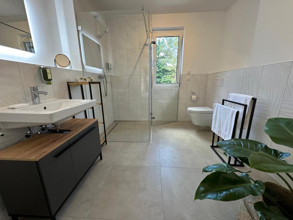 Ferienwohnung-Parkplatz-Balkon-Kueche-Aufzug-Smarttv-Waschtrockner Erlangen Exterior foto