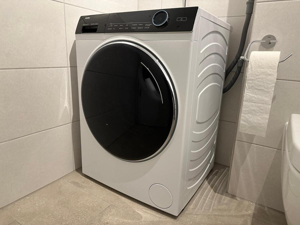 Ferienwohnung-Parkplatz-Balkon-Kueche-Aufzug-Smarttv-Waschtrockner Erlangen Exterior foto